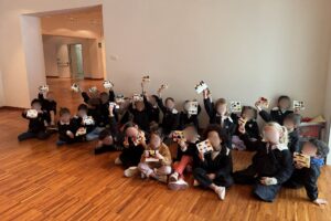 Il gruppo della prima B dell'Educandato Uccellis in visita a Casa Cavazzini